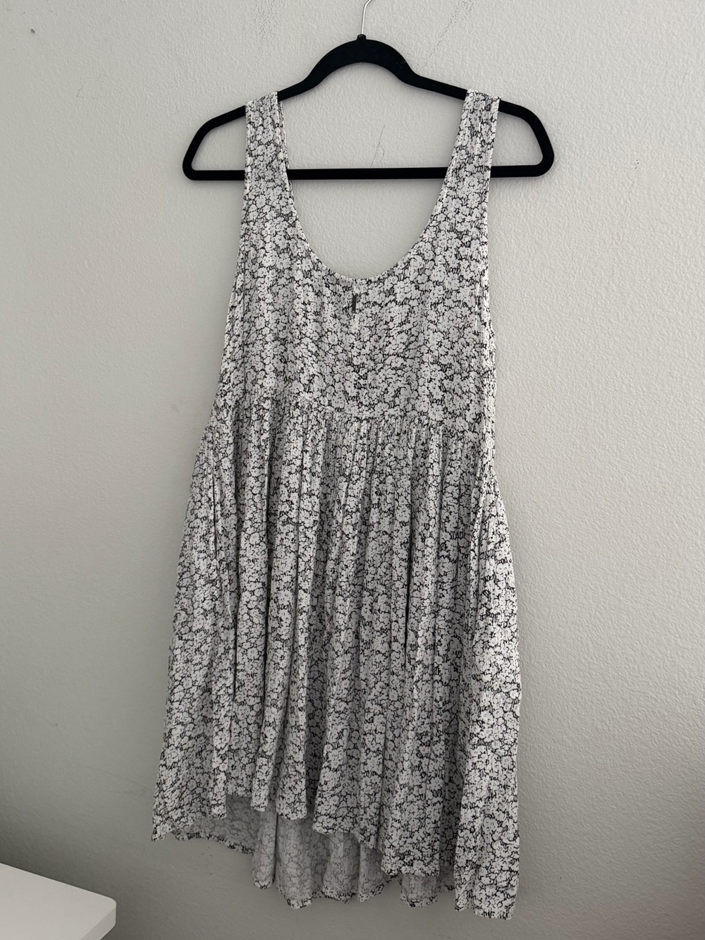 Volcom White and Black Floral Scoop-Neck Mini Dress - Picture 4 of 4